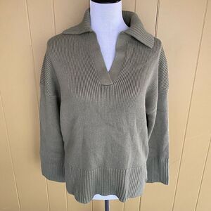 Abercrombie & Fitch women XS collared V-cut Longsleeve knit sweater brand new